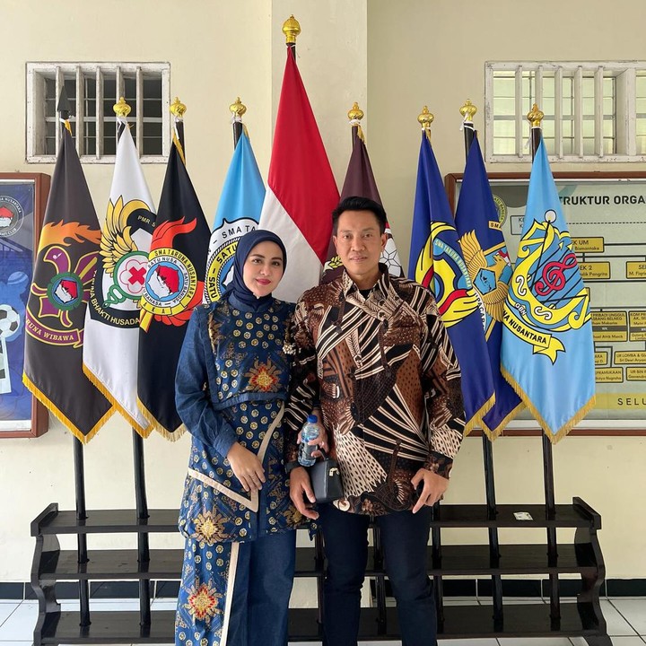 <p>Juliana Moechtar bahagia menjalani rumah tangga bersama suami barunya, Nur Wahyudi. Pasangan ini menikah pada 27 Mei 2022. Belum lama ini, Juliana membagikan kabar terbaru soal keluarganya. (Foto: Instagram @julianamoechtar @nurwe2001)</p>