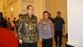 CT Berikan Penghargaan Khusus untuk Kapolri di Hoegeng Awards 2024