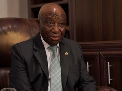 Presiden Liberia Rela Potong Gaji 40% Demi Masyarakat Miskin