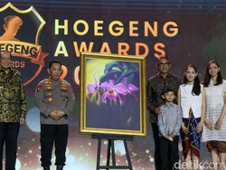 Senangnya Cicit Jenderal Hoegeng Beri Hadiah Lukisan ke Kapolri