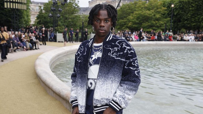 Penampilan Eksklusif Rapper Rema di Pernikahan Mewah Mengundang Bayaran Fantastis