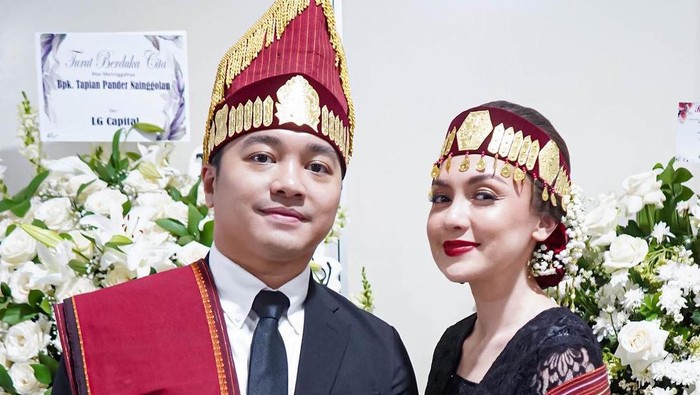 Rianti Cartwright dan suami