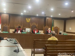Sidang Tuntutan Terdakwa Kasus BTS Ditunda Lagi, Hakim Sentil Jaksa