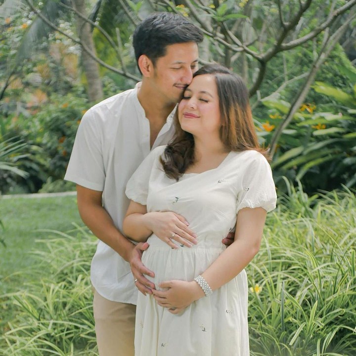 <p>Seperti potret yang belum lama ini diunggah oleh Tasya saat memberikan ucapan ulang tahun kepada suami tercintanya itu. (Foto: Instagram@tasyakamila)</p>