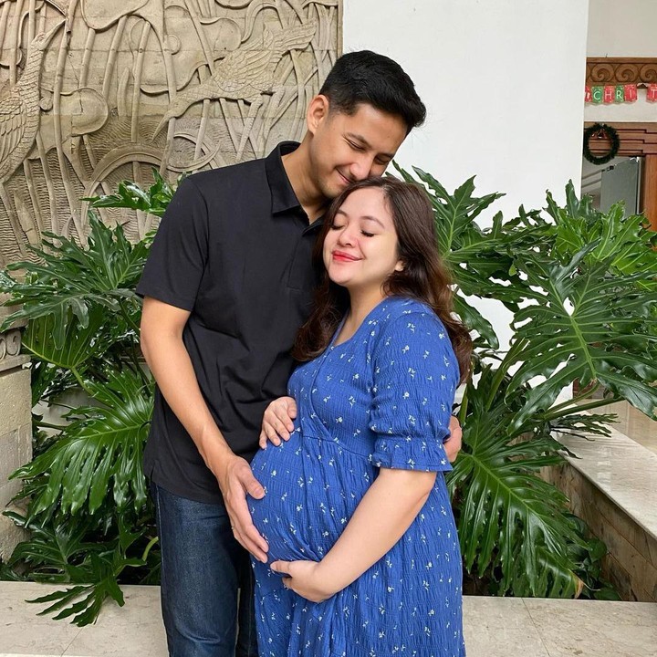 <p>Jauh dari gosip rumah tangga, pasangan suami dan istri yang satu ini tetap harmonis. Bahkan, Tasya dan Randi juga tak sungkan menampilkan sisi romantis mereka ke publik. (Foto: Instagram@tasyakamila)</p>