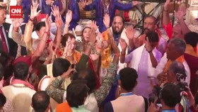 VIDEO: Tradisi Doa Keluarga Jelang Pernikahan Anant Ambani-Radhika