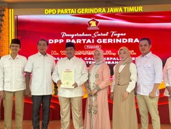 Warsubi Terima Surat Tugas Maju Pilbup Jombang 2024 dari Gerindra