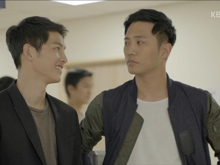 Yoo Shi Jin dan Seo Dae Young di drama Descendent of the Sun/ Foto: imdb.com