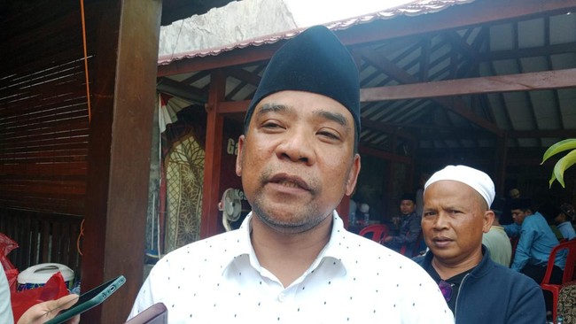 Anggota DPRD Jatim terpilih dari Fraksi PDIP, Mahfud menyatakan mengundurkan diri usai rumahnya di Bangkalan, Jawa Timur, digeledah KPK.