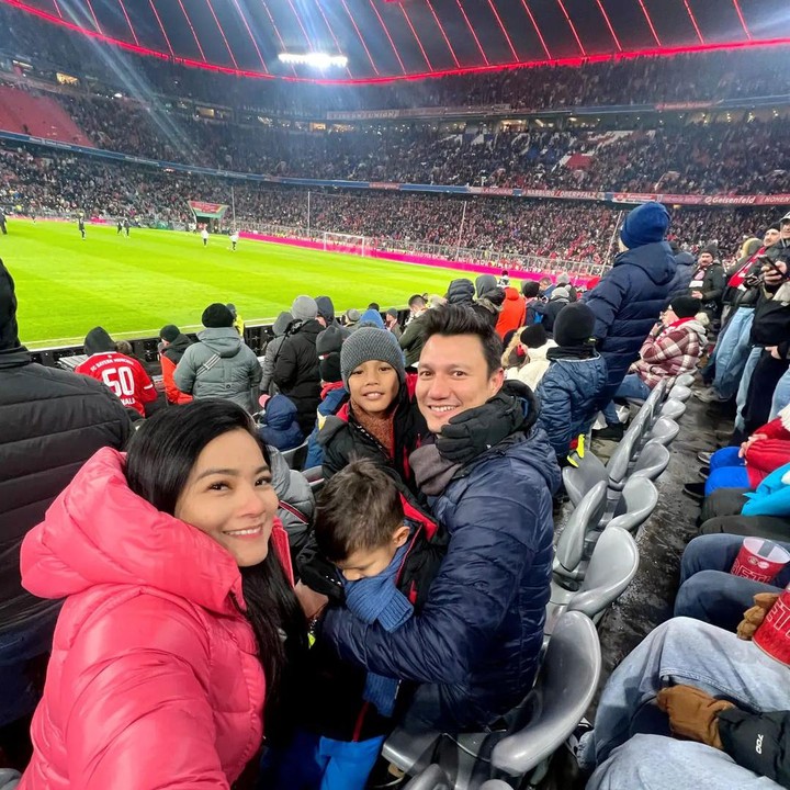 <p>Usut punya usut, ternyata Tian dan Juna hanya berdua terbang ke Jerman. Sedangkan, Titi dan anak keduanya yang bernama Kai Attar Sugiono tidak ikut, Bunda. (Foto: Instagram@csugiono)</p>