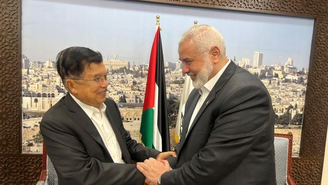 Jusuf Kalla menyerukan kepada umat Islam agar melakukan salat gaib ketika salat Jumat kelak untuk para syuhada Palestina dan Ismail Haniyeh nan dibunuh Israel.