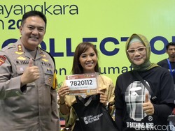 Kapolda-Sally Tanudjaja Cek Pengambilan Race Pack Riau Bhayangkara Run