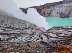 Wisatawan Kawah Ijen Diimbau Tidak Dekati Kawah Dulu Sejak Berstatus Waspada