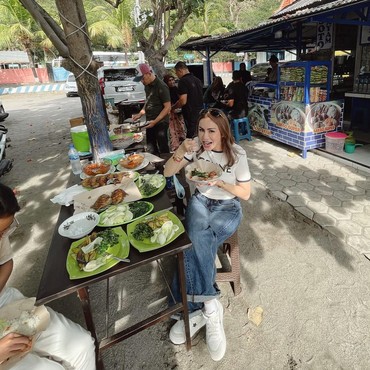 Cerita Momo Punya Chef Pribadi di Rumah, Mau Makan Tinggal Pesan Kayak di Kafe