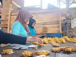 Gurih Manis! Tengteng dari Tasikmalaya Ini Diproduksi 200 Bal Sehari