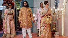 Nita Ambani Pakai Kalung Berlian yang Dibuat Selama 1.000 Jam