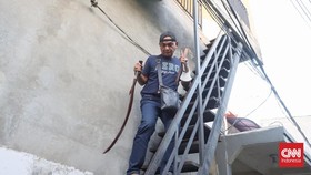 Kartel Narkoba Lawan Pasukan Brimob Pakai Samurai di Kampung Bahari