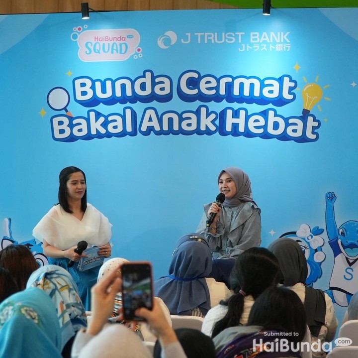 <p>Sharing session kali ini juga membahas tentang produk J TRUST BANK yang bernama Tabungan Tora. Tabungan ini bisa menjadi salah satu jenis investasi materi untuk perencanaan keuangan keluarga. (Foto: haibunda.com/Atmaja Kurniawan)</p>