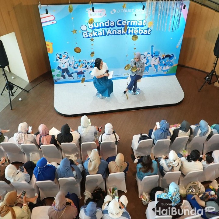<p>Talkshow menarik kembali digelar HaiBunda Squad bersama J TRUST BANK. Talkshow bertajuk 'Bunda Cermat Bakal Anak Hebat' ini diselenggarakan di Youreka Kids Farm, Kuningan City Jakarta Selatan, pada Sabtu (13/7/24). (Foto: haibunda.com/Atmaja Kurniawan)</p>