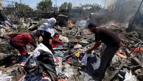 Pembantaian Israel di Kamp Pengungsi Al-Mawasi: 90 Tewas, Ratusan Luka