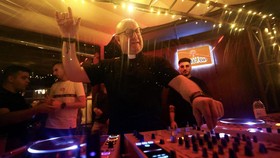 FOTO: DJ Pendeta Asal Portugal Sebarkan Pesan dan Harapan Lewat Musik