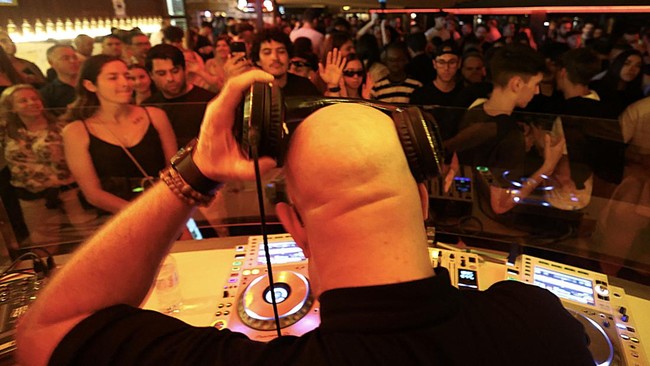 FOTO: DJ Pendeta Asal Portugal Sebarkan Pesan dan Harapan Lewat Musik