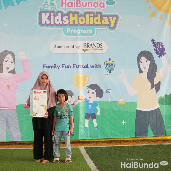 <p>Ada pula seorang Bunda yang beruntung karena membuat Instagram Stories kreatif, nih. Ia adalah Bunda Illien. "Pas tahu menang dapat blender ini alhamdulillah senang banget enggak menyangka bisa menang ig story padahal videonya juga alakadarnya saja. Terima kasih banget," tuturnya kala diwawancara <em>HaiBunda</em>. (Foto: Tim HaiBunda/Atma)</p>