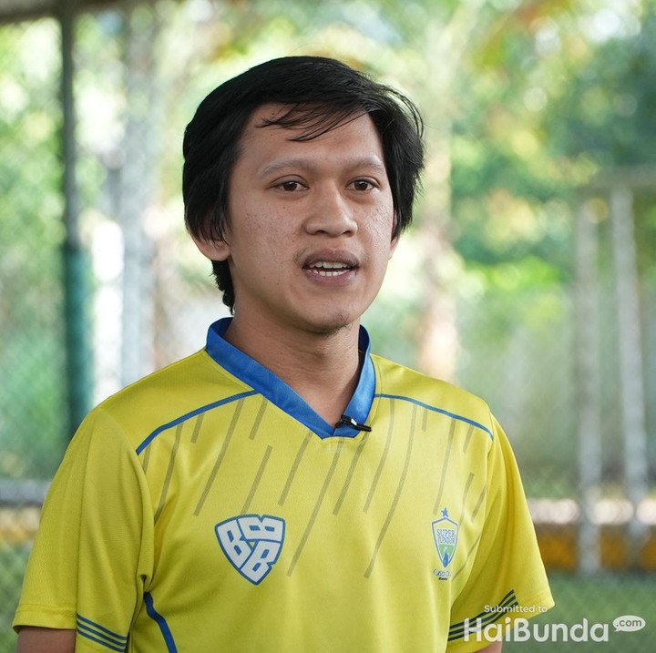 <p>"Untuk anak-anak umur 2,5 sampai 4 tahun lebih untuk mengatih konsentrasi. Kalau di bola itu bagaimana cara mereka menggiling bola sampai ke lawan," ujar pelatih usia 2,5 sampai empat tahun, Coach Fikri. (Foto: Tim HaiBunda/Atma)</p>