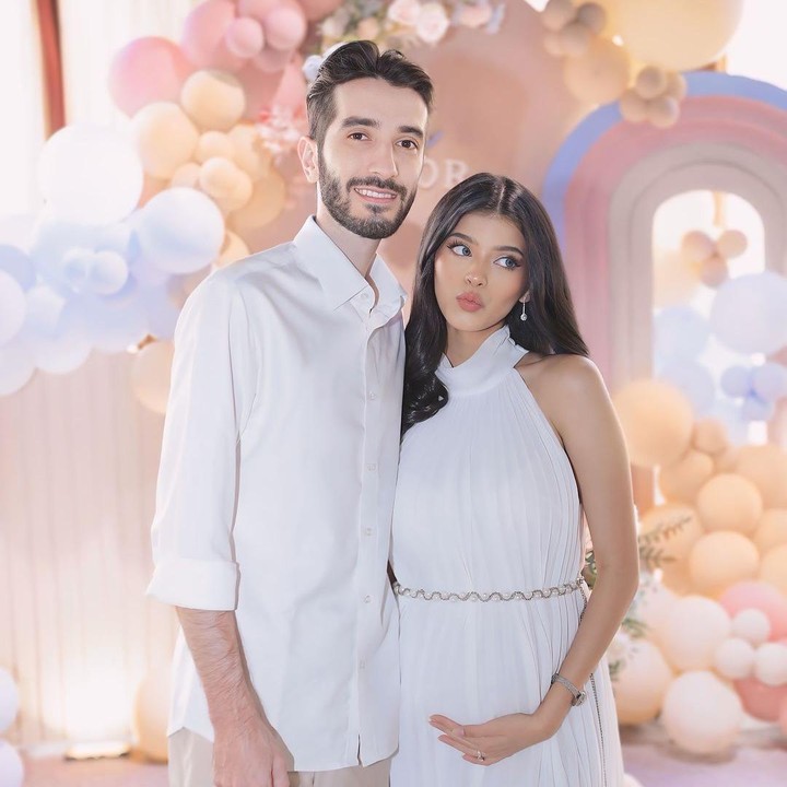 <p>Penyanyi dan content creator Jharna Bhagwani sebentar lagi melahirkan anak pertama, Bunda. Belum lama ini, Jharna Bhagwani dan sang suami Husein Nasimov mengadakan pesta gender reveal untuk mengumumkan jenis kelamin anak pertama mereka. (Foto: Instagram @jharnabhagwani)</p>