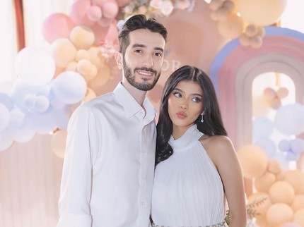 5 Potret Gender Reveal Kehamilan Pertama Jharna Bhagwani, It's a Baby Boy!