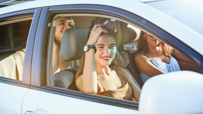 Ini 7 Etika yang Perlu Kamu Lakukan saat Menumpang di Mobil Teman