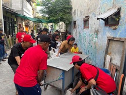 Guyub Kompak, PDIP Ajak Warga Surabaya Kerja Bakti Resik-resik Kampung