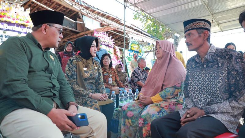 Bupati Klaten Sri Mulyani mengadakan kunjungan ke SMA Negeri 1 Cawas untuk memastikan kondisi dan situasi di sekolah