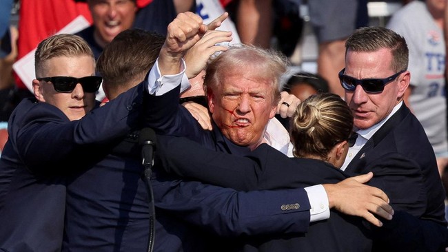 Kans Donald Trump memenangkan Pilpres AS disebut makin besar usai selamat dari percobaan pembunuhan di Pennsylvania.