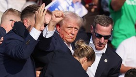 Cerita Fotografer Peraih Pulitzer Jepret Momen Krusial Trump Ditembak