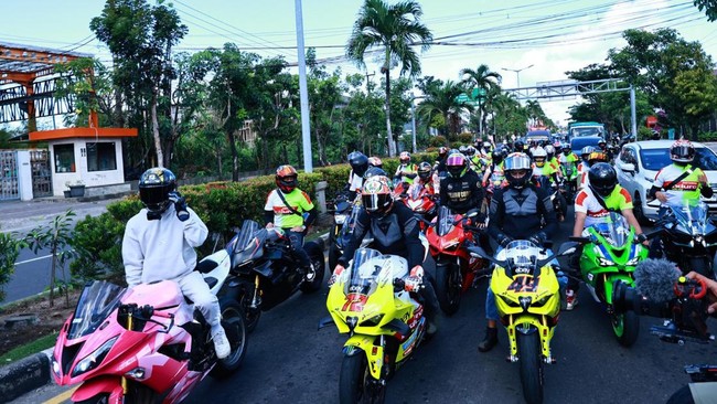 130 motor dari berbagai komunitas motor Bali mengikuti parade bareng Dua Pembalap Pertamina Enduro VR46 Racing Team Fabio Di Giannantonio dan Marco Bezzecchi.