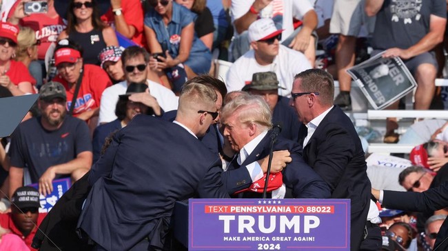 Salah satu warga yang mengikuti kampanye mantan Presiden AS Donald Trump membeberkan detik-detik horor yang terjadi saat penembakan terjadi di kampanye Trump.