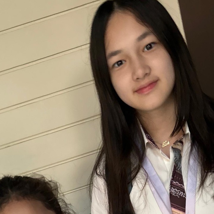 <p>Kedua putri Ussy Sulistiawaty dan Andhika Pratama, Eleanor dan Sheva, sudah mulai masuk sekolah. Sang Bunda pun memberikan semangat untuk kedua putrinya ini. "Semangat sayang-sayangku. Hari pertama masuk sekolah lagi. <em>Let's go girls</em>," ungkapnya. (Foto: Instagram: @ussypratama)</p>