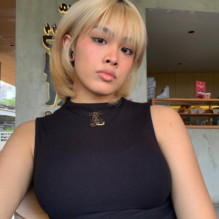 <p>Belum lama ini, Audi Kirana mengubah penampilannya menjadi lebih nyentrik. Ia tampil dengan gaya rambut <em>bob</em> berwarna <em>blonde.</em> (Foto: Instagram @audikiranaa)</p>
