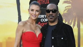 Tunangan 6 Tahun, Eddie Murphy dan Paige Butcher Akhirnya Menikah