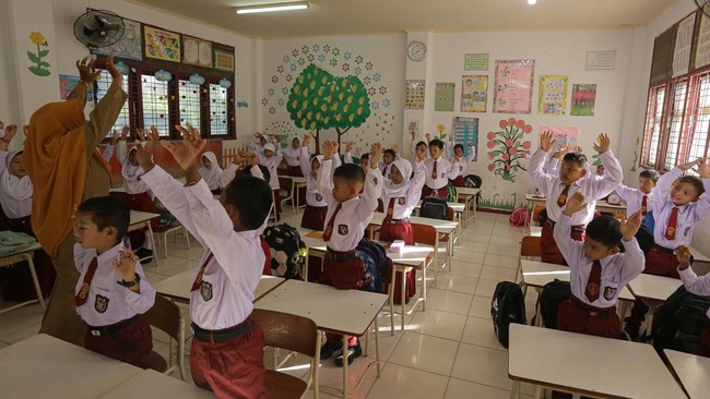 Mendikdasmen Abdul Mu'ti mengatakan libur bagi anak sekolah akan dimajukan dari yang sebelumnya mulai 26 Maret menjadi 21 Maret 2025.