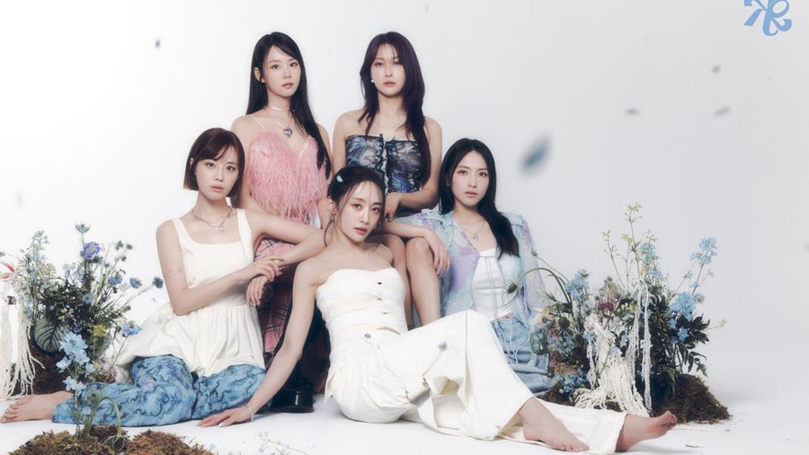 Foto comeback KARA untuk single digital I DO I DO.