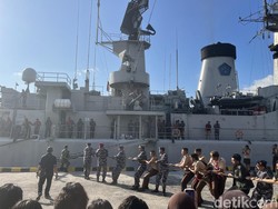Jaga Perairan Selatan, KRI Ahmad Yani-351 Bersandar di Pelabuhan Benoa