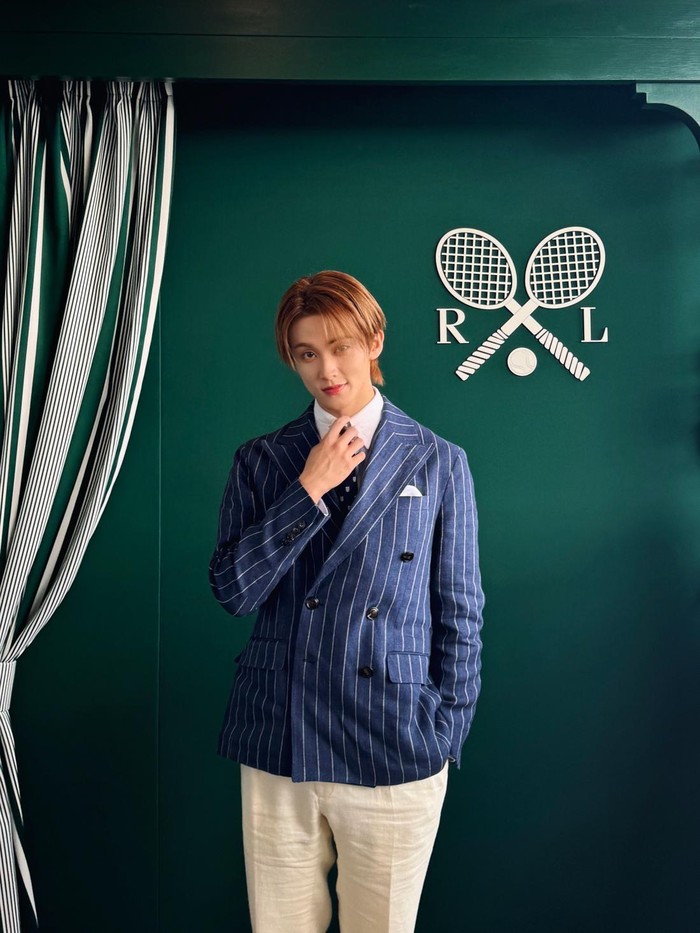 Penampilan Mark dengan gaya formal dalam balutan outfit dari Ralph Lauren ini pun menuai banyak pujian dari fans, hingga postingan Mark di Instagram pun mendapat banyak komentar positif./ Foto: x.com/NCTsmtown