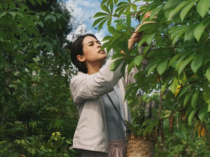 5 Artis Pencinta Alam, Maudy Ayunda hingga Cinta Laura