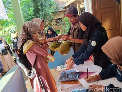 Asyiknya Belajar di MTs Pakis Banyumas, Bayar Sekolah Pakai Singkong-Sayuran