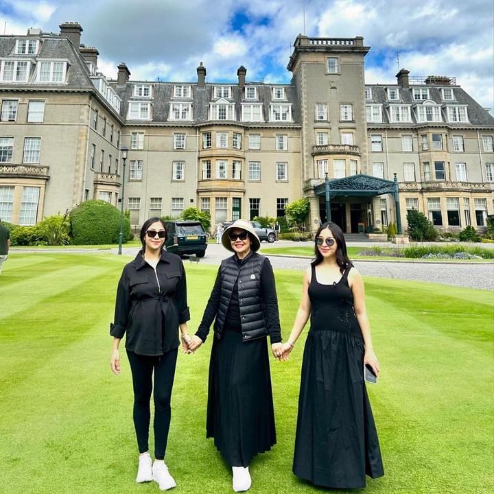 <p>Nikita dan Winona diketahui sangat dekat dengan sang Bunda. Keduanya sering menghabiskan quality time bersama, termasuk traveling bersama. (Foto: Instagram @yorafebrina/ @nonawilly1)</p>