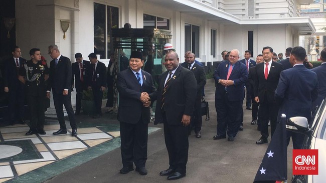 Menteri Pertahanan Prabowo Subianto menerima kunjungan Perdana Menteri Papua Nugini James Marape di Kantor Kementerian Pertahanan, Jakarta.