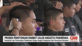 Prosesi Pemotongan Rambut Calon Anggota Paskibraka