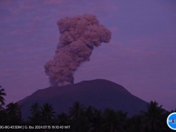 Gunung Ibu Erupsi 16 Kali, Warga Diimbau Tak Beraktivitas di Radius 4 Km